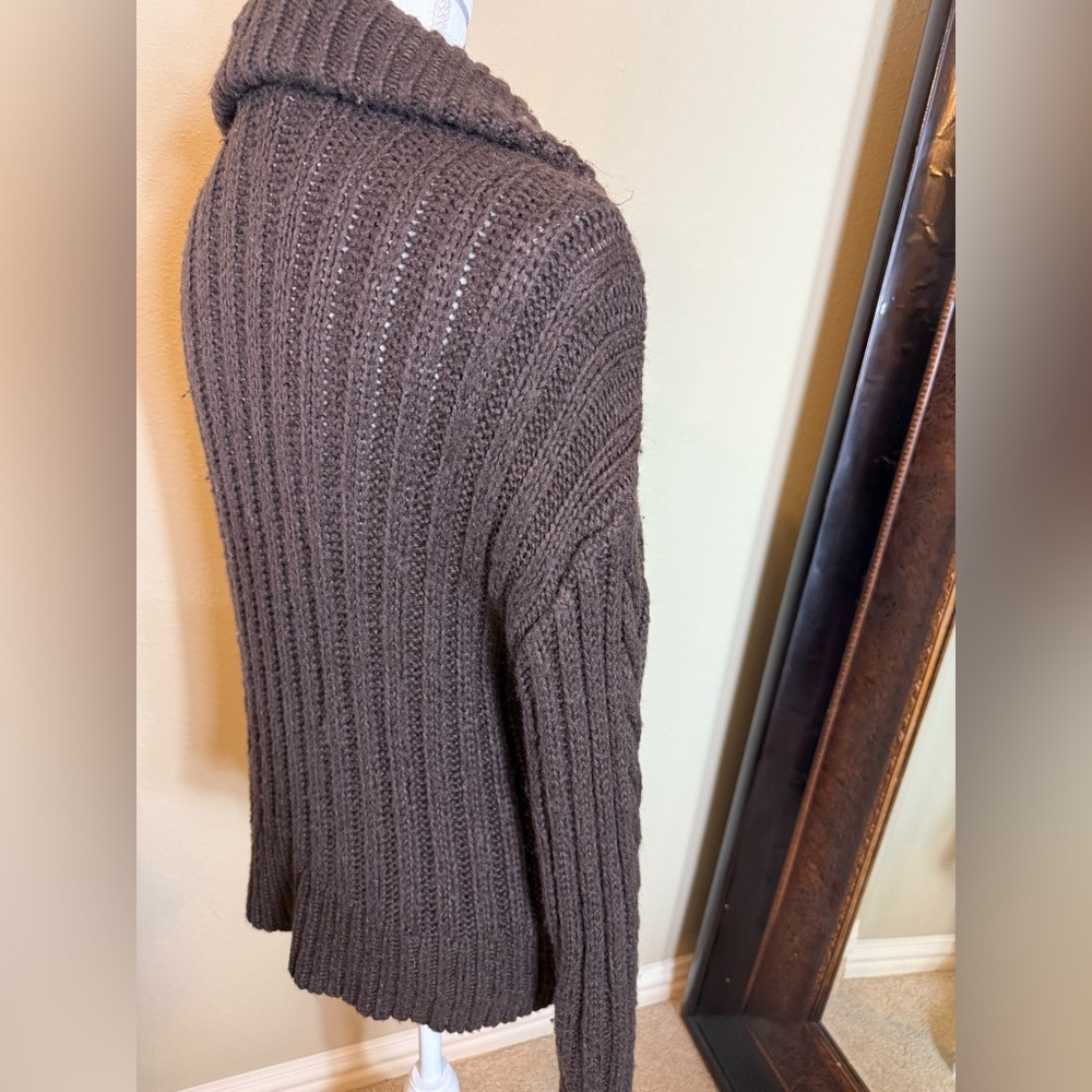 525 America size medium chunky
Brown Cable Knit Women's Sweater - Picture 6 of 10